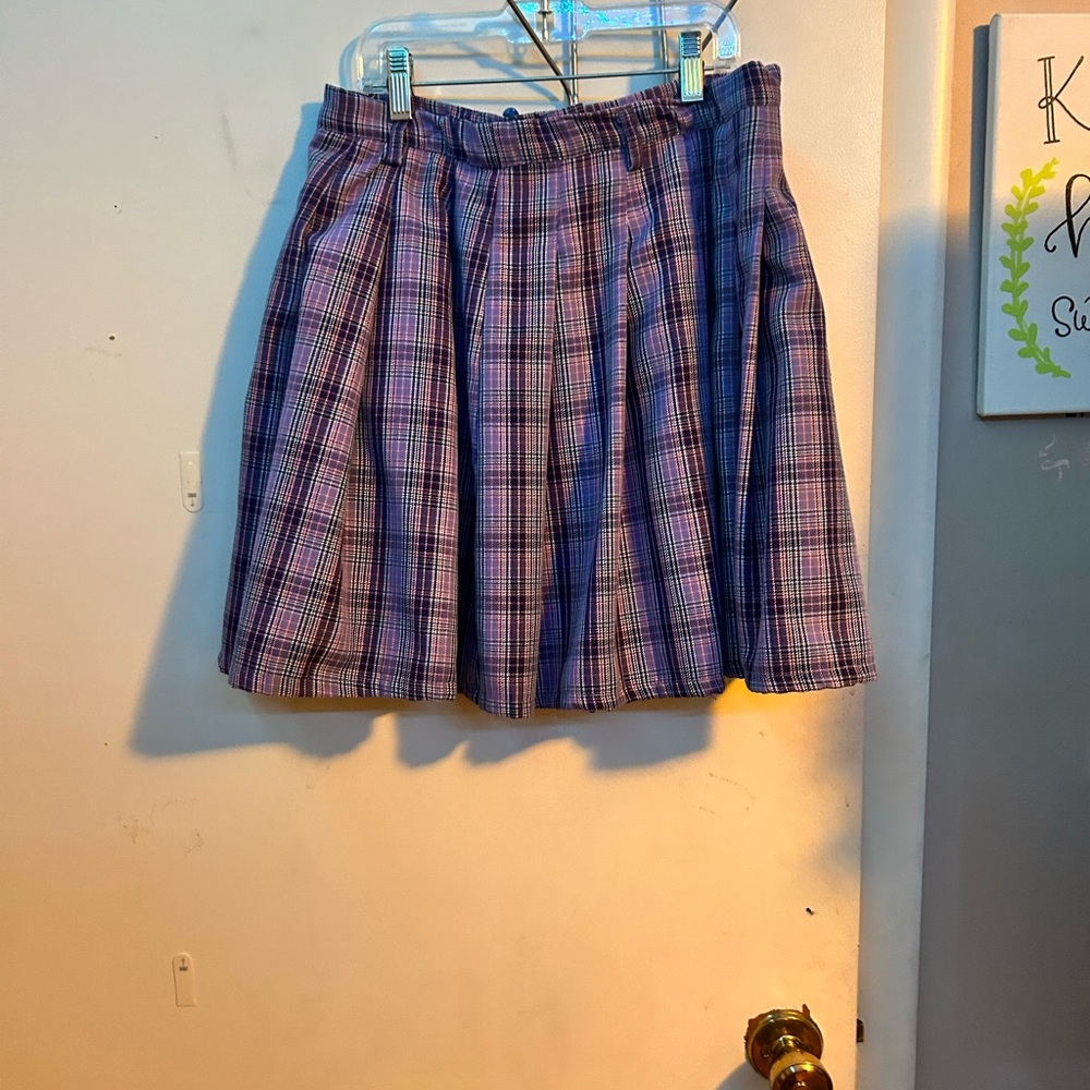 Purple, hot topic skater skirt with houndstooth patterns